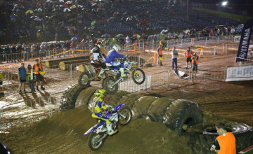 2014 enduro-x series at Sydney speedway venue - note the tyres, logs